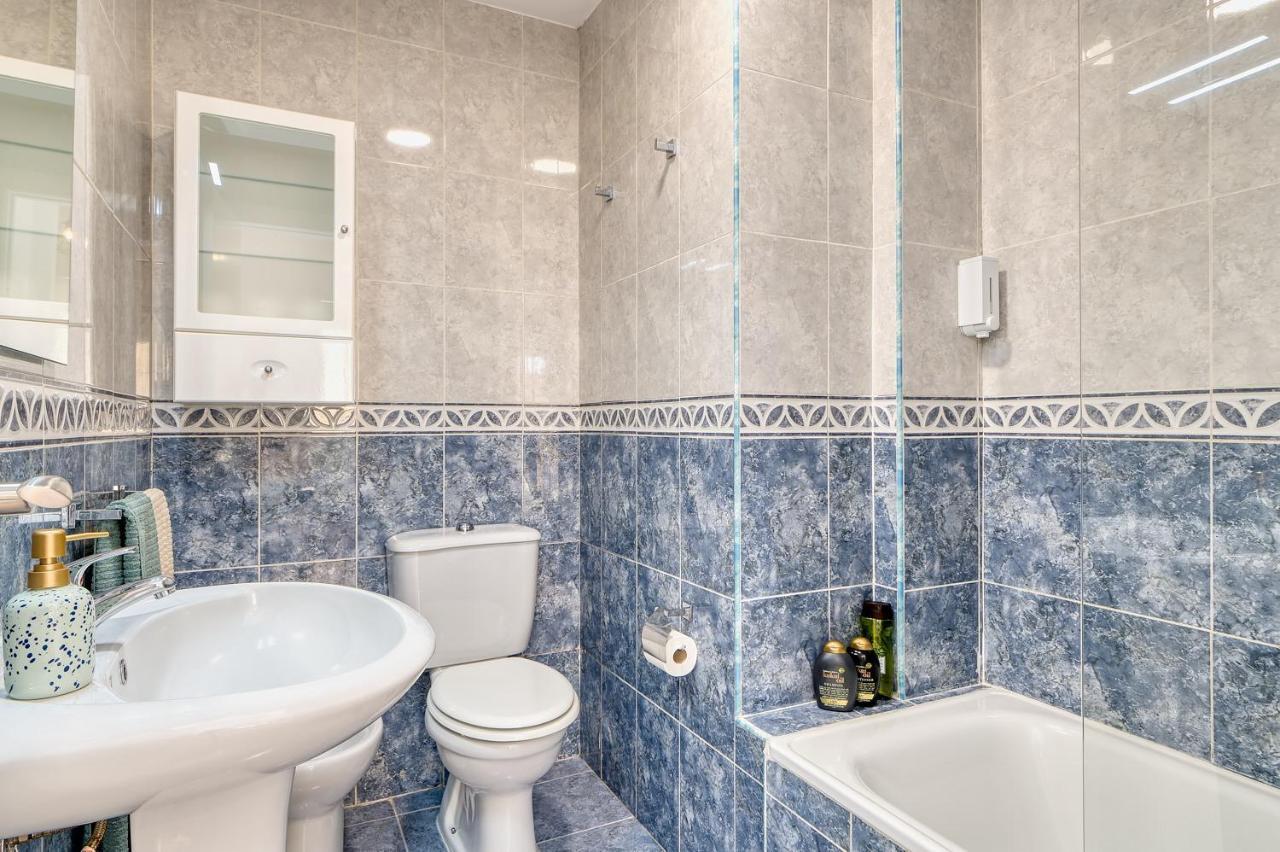 Bright & Breezy Merced Appartement