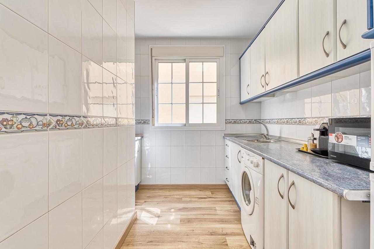 Bright & Breezy Merced Appartement